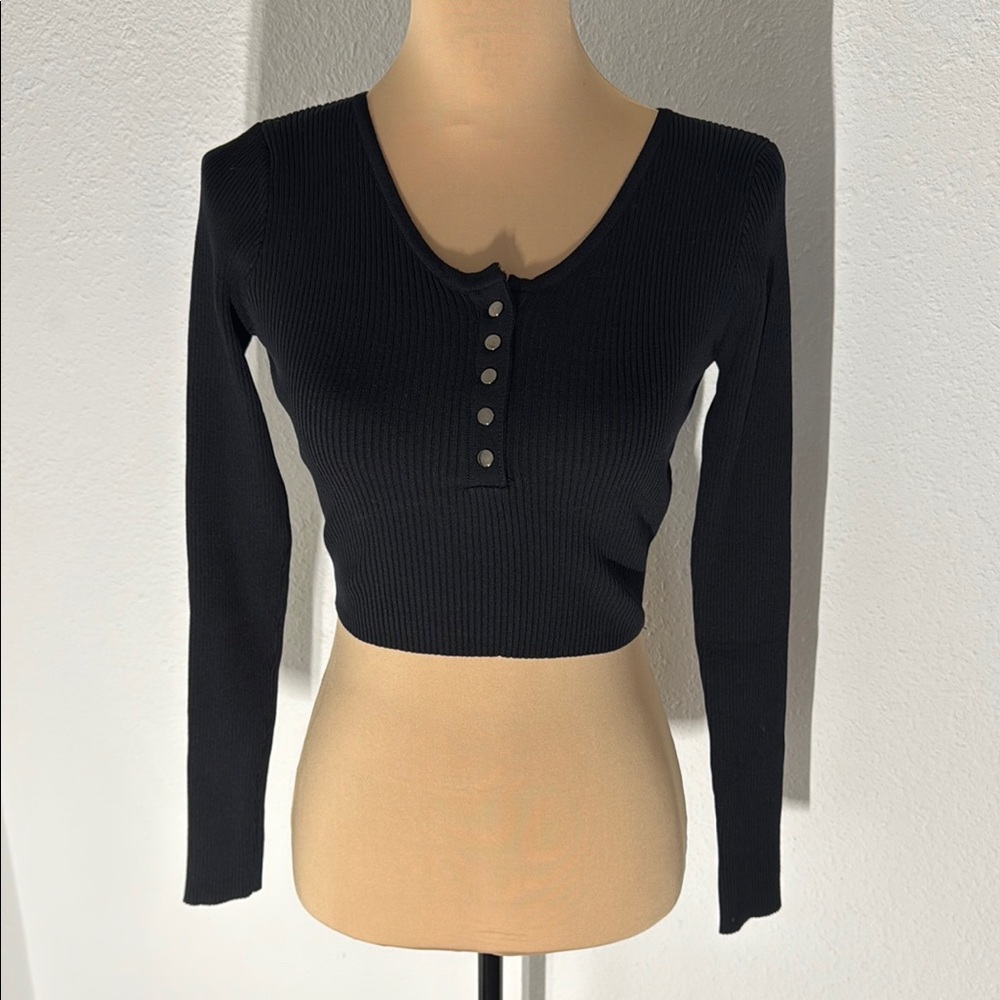 NWT Black Fitted Buttoned light sweater